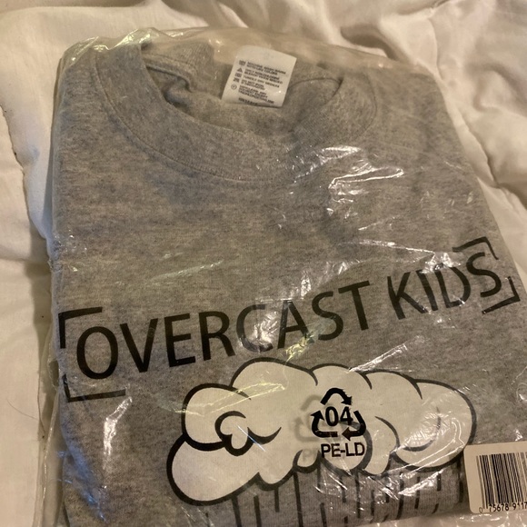 Tops - Overcast kids NWOT size small